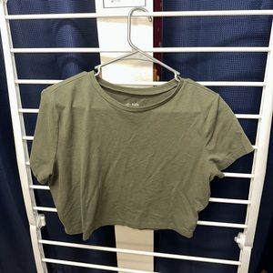 2 crop tops